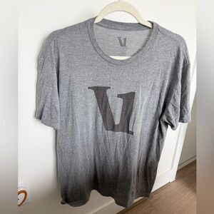 Vuori Heather Gray V-Logo Crew Tee.